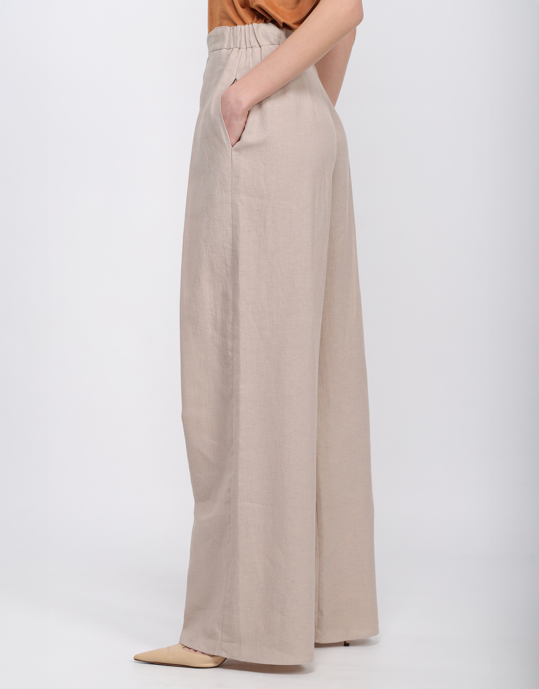 High-waisted pleated trousers in cotton and viscose putty